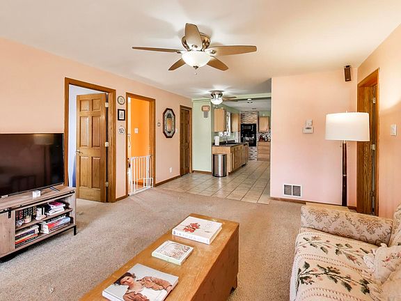 4th image of 14895 W Russell Rd