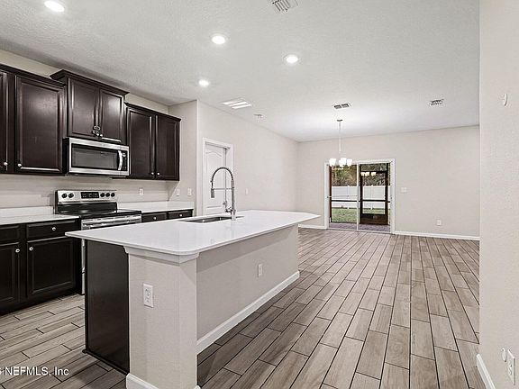 3rd image of 7111 LONGLEAF BRANCH Drive