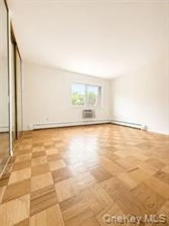 330 Central Park Ave #F8 — Photo 13