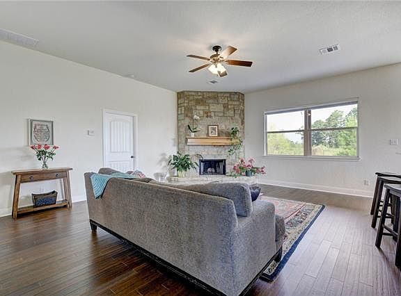 2nd image of 125 Travis Ln N