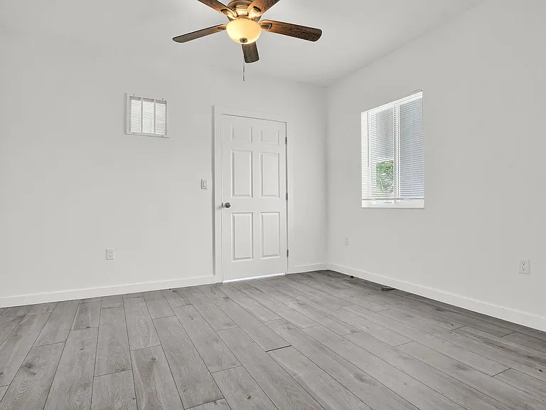 600 NW 25th Ct — Photo 8