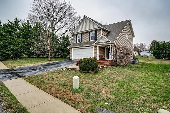 30 Mackay Ln — Photo 2
