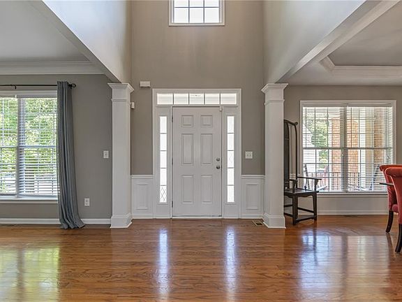 5th image of 509 Pinchot Way