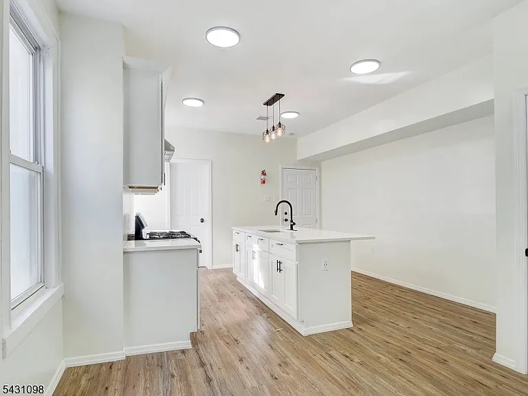 74 Winthrop St #1 — Photo 4