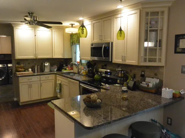 523 Greenview Dr, Northampton, PA 18067