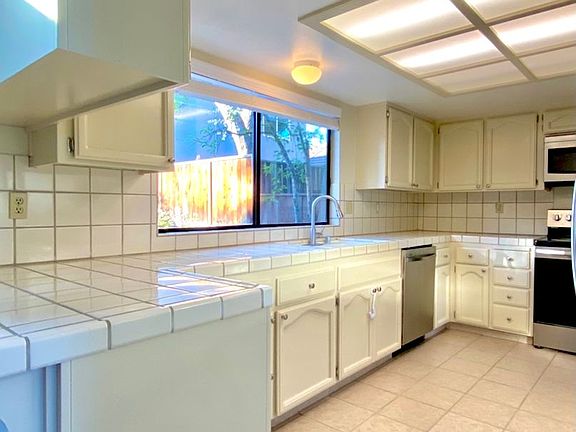 3rd image of 2947 Liberty Dr