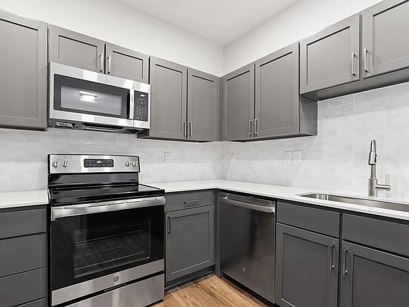 Stainless Steel Appliances at Switchback on Platte Apartments in Littleton, CO