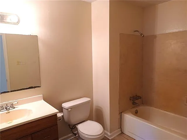 3 bed, 2.0 bath, 1100 sqft, $1,000 — Photo 4