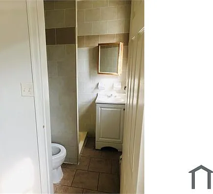 3 bed, 1000 sqft, $3,698 — Photo 3