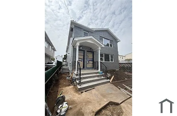 Building Photo - 16114 119th Ave #1-2