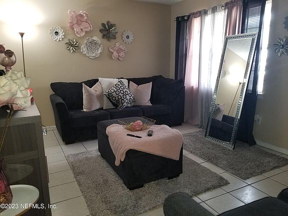 3rd image of 2318 SILVER LAKE Drive