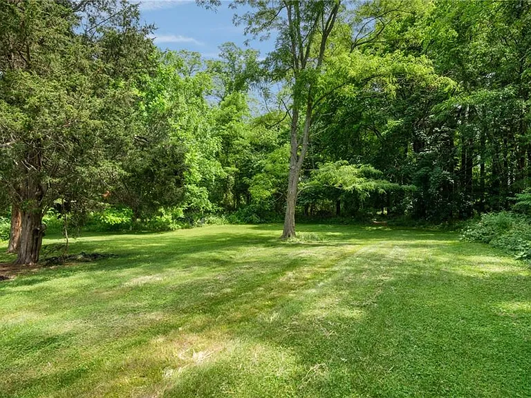 2340 S County Trl — Photo 37