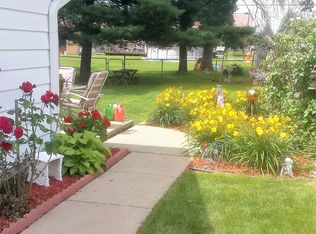 1153 W Blackhawk Dr, Byron, IL 61010