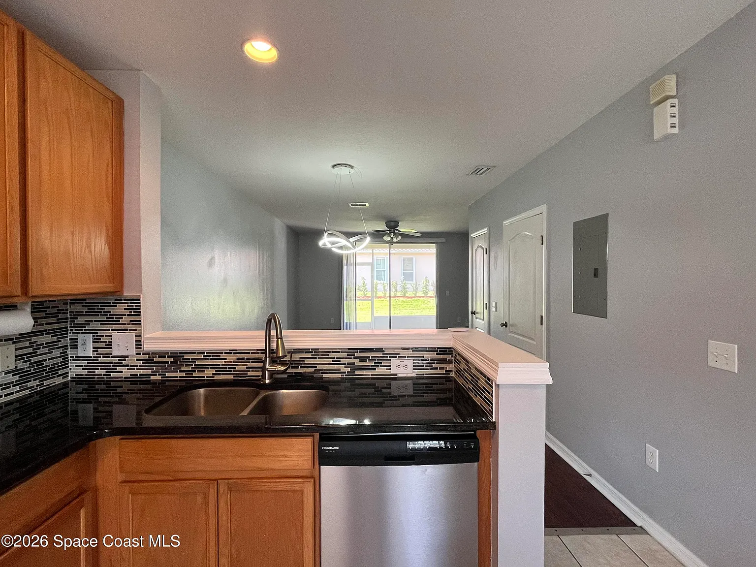 2 bed, 2.5 bath, 1110 sqft, $1,890 — Photo 3