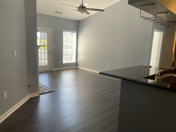 3rd image of 4550 Strutfield Ln