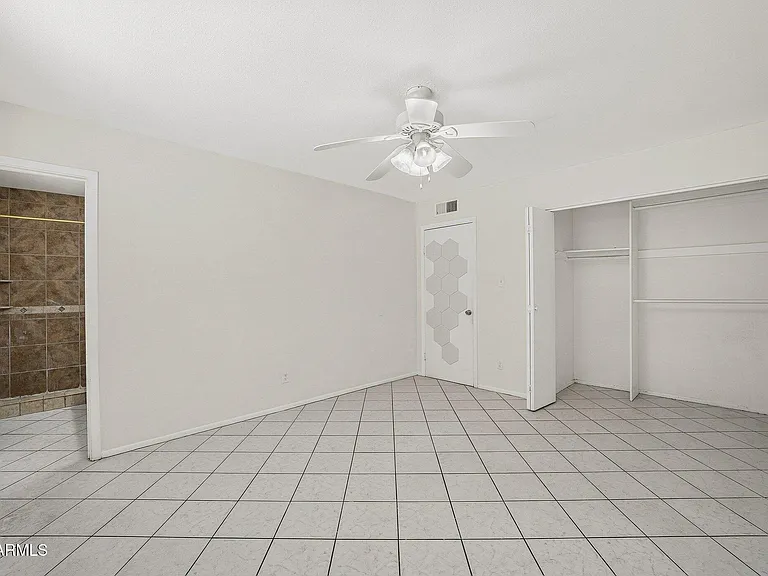1137 E Bishop Dr — Photo 25