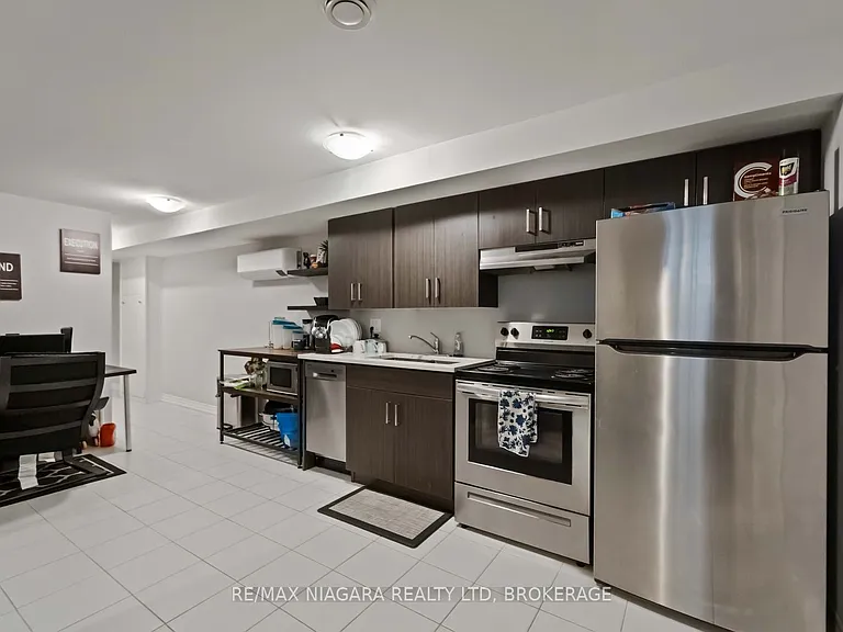 81 Grove St — Photo 32