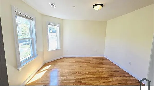 4 bed, 1400 sqft, $4,300 — Photo 4
