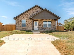 931 N Barrett Ave, Denison, TX 75020