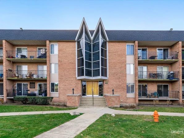 1004 N Mill St APT 107, Naperville, IL 60563