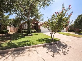 6917 Day Dr, Fort Worth, TX 76132