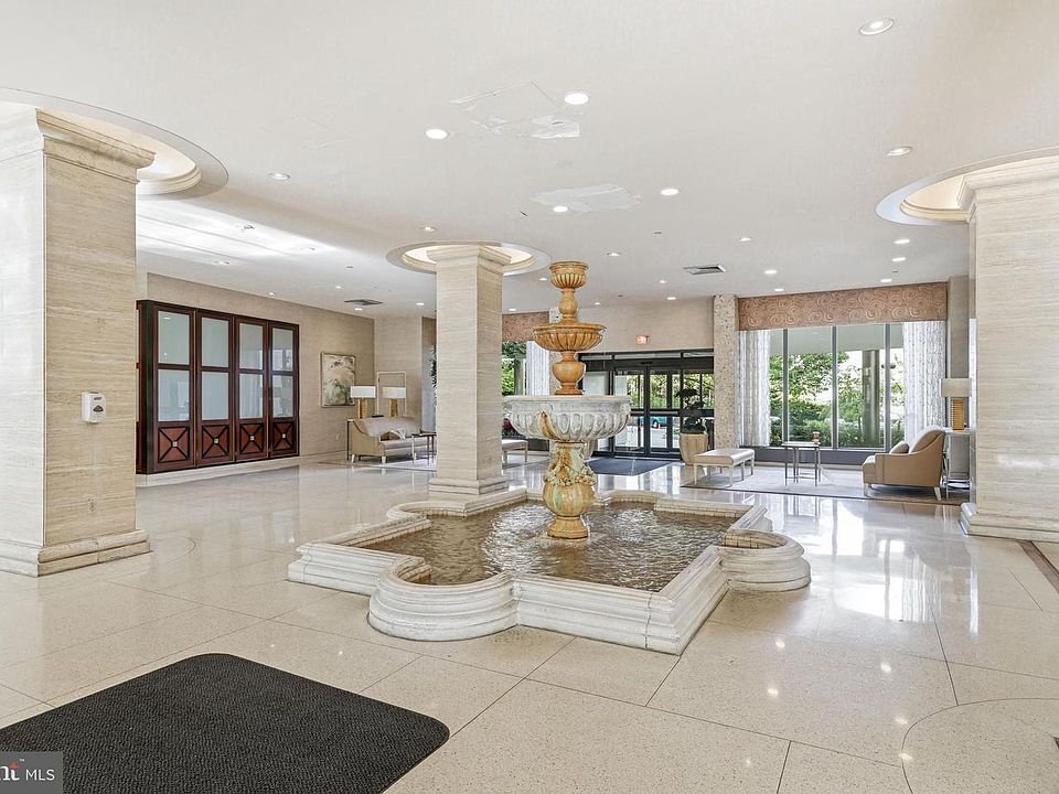 1st image of 191 Presidential Blvd Unit 826