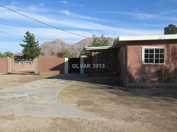 2nd image of 901 Betty Ln