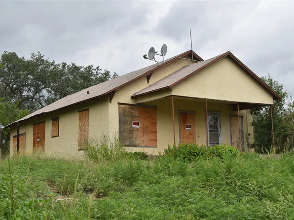 900 S Cypress St, Brady, TX 76825