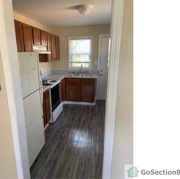 2nd image of 1901 Terrybrook Ln #1