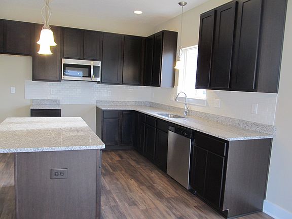 5th image of 692 Pinewood Dr