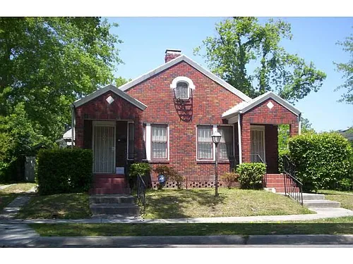916 E 40th St Photo 1