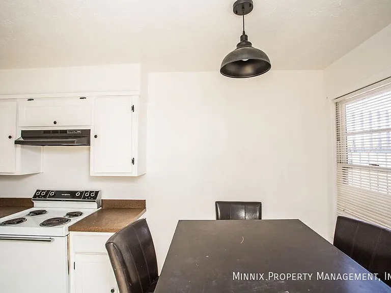 5005 Avenue W #3 — Photo 2