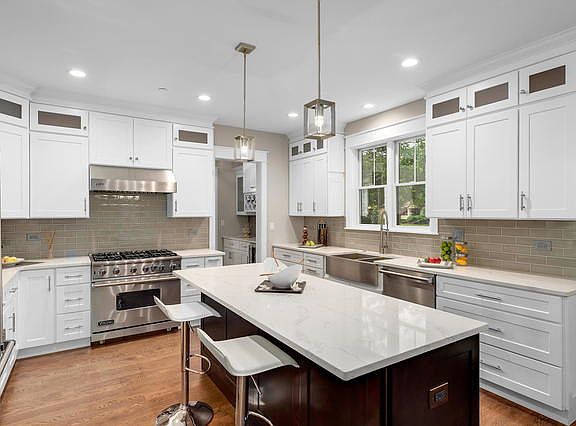 5th image of 23 Richmond Ave