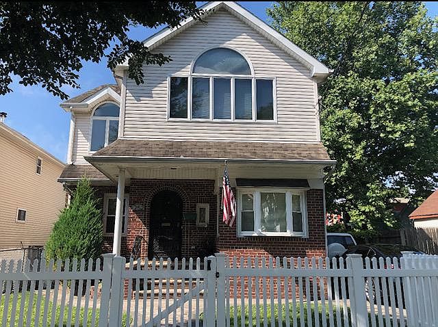 1st image of 252 Beach Ave
