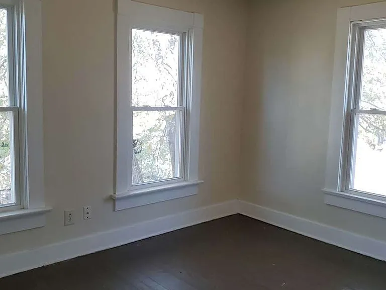 536 Saint Paul Ave — Photo 9