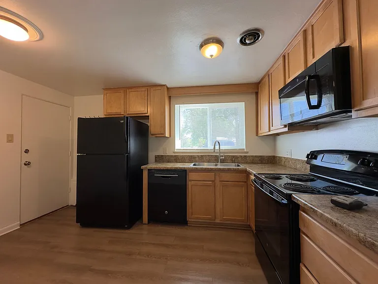 1679 Reed St — Photo 34