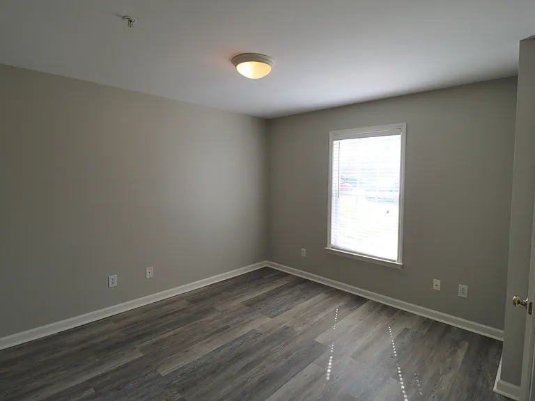 111 Mill Pond Dr — Photo 8