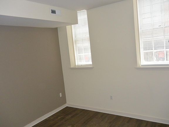 3rd image of 21 S Strawberry St APT 1A