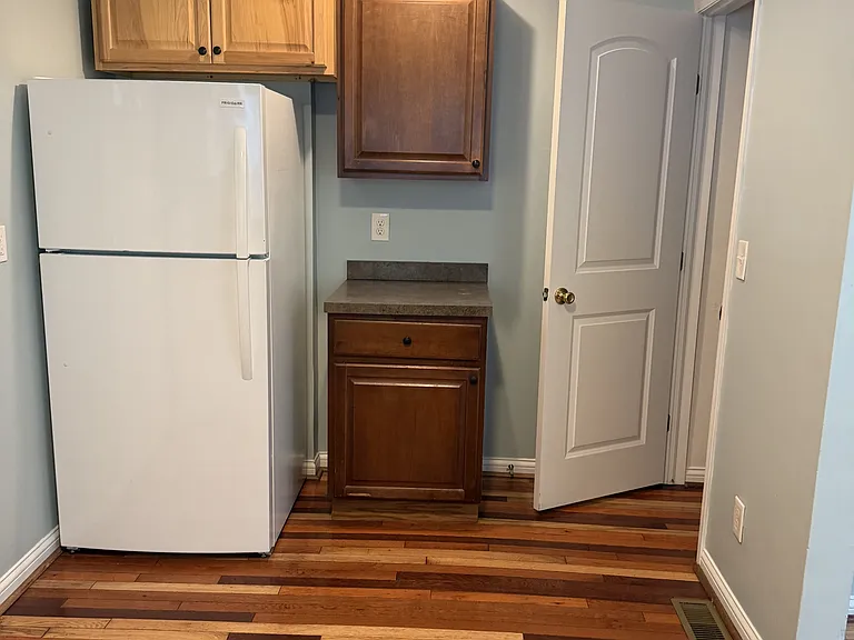 1069 Ackley St — Photo 3