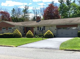 224 Buckingham Dr, Bethlehem, PA 18017