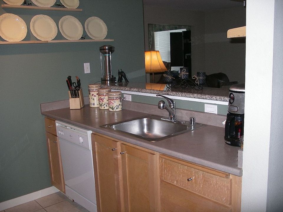 granite, tile and modern paint colors in kitchen
