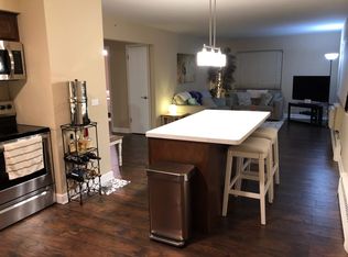 214 S Pine Ave APT 102, Arlington Heights, IL 60005