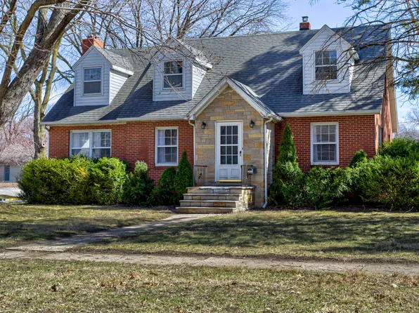 202 S Hazel Ave, Ames, IA 50010