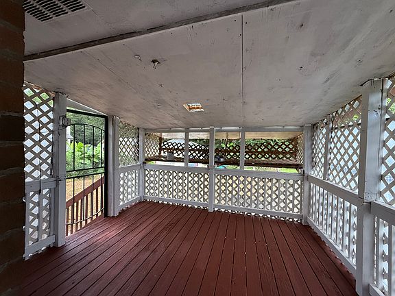 5th image of 857 Meadow Rock Dr