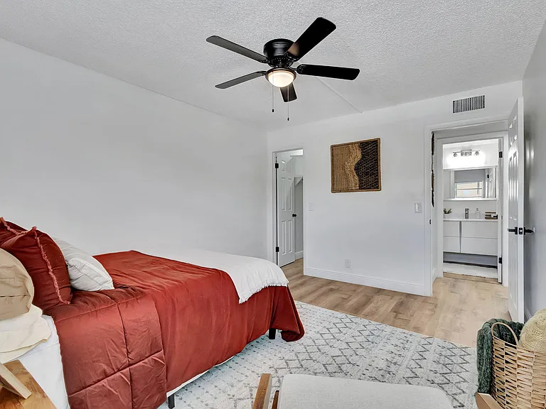 52 Burgundy Dr #B — Photo 24