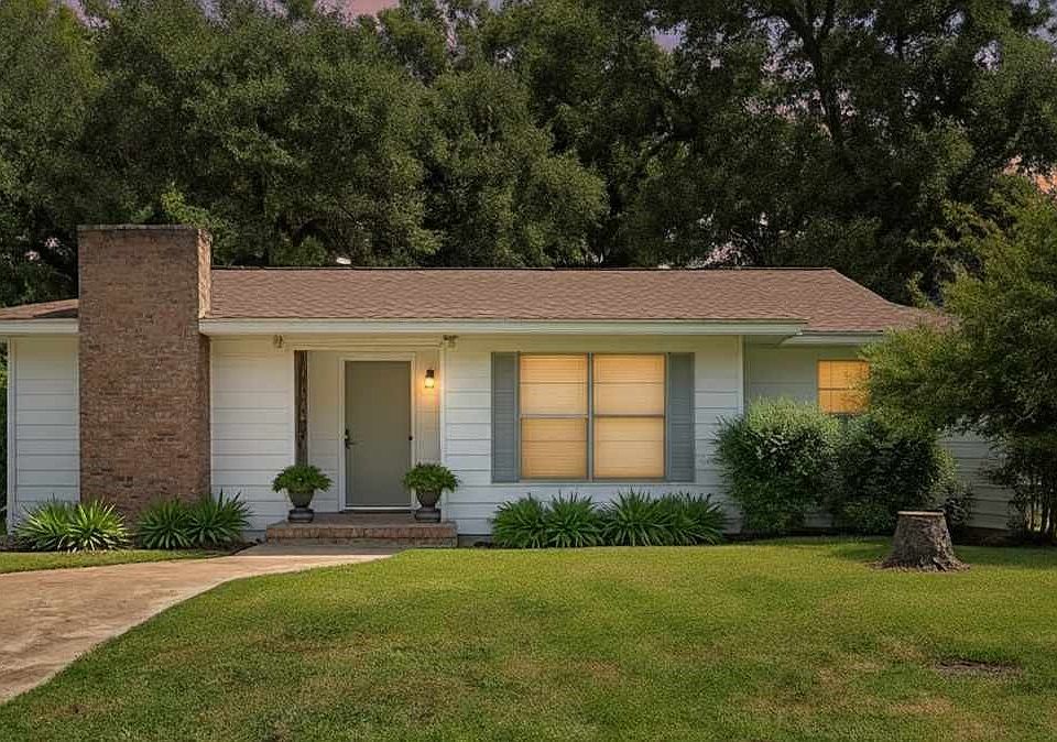1st image of 3410 Larkspur Ln