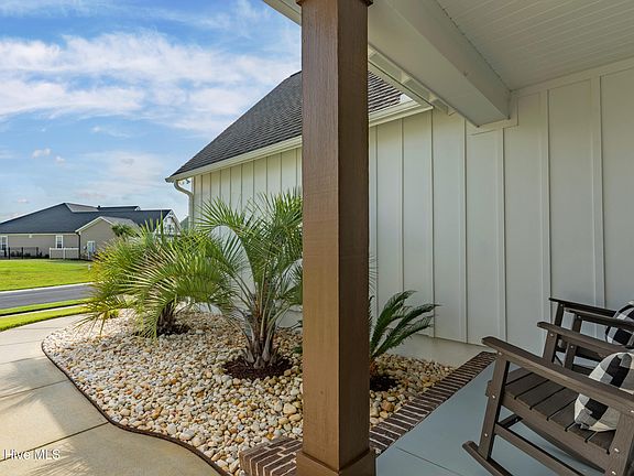 4th image of 404 Summerhouse Drive