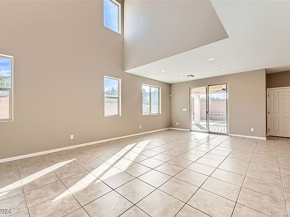5th image of 137 Serpens Ave