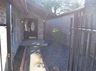 7803 Rollingbrook Dr, Houston, TX 77071