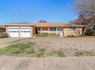 927 Poinsettia Dr, Lancaster, TX 75146
